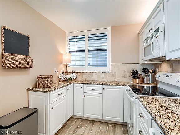 5th image of 4223 Bay Beach Ln #3B