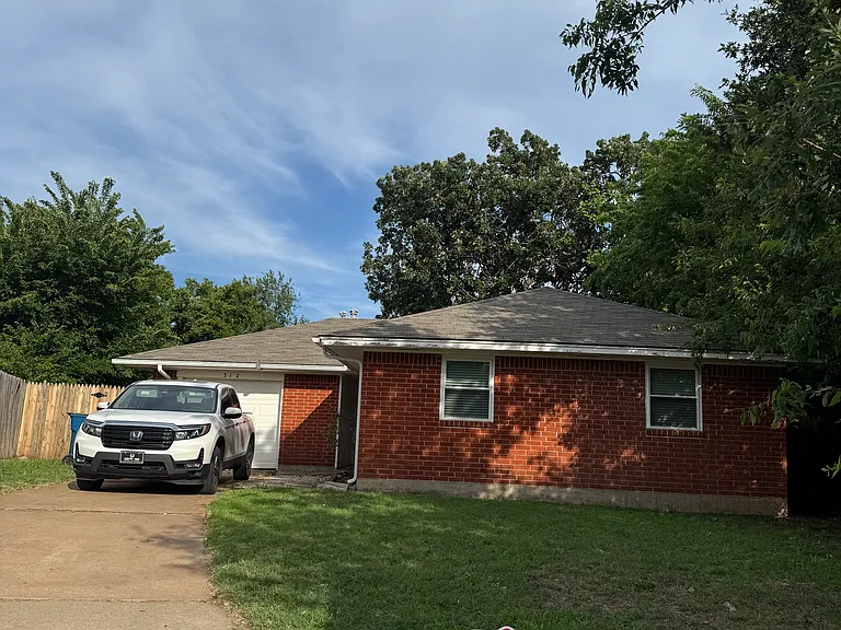 312 Sunnyside Pl — Photo 1