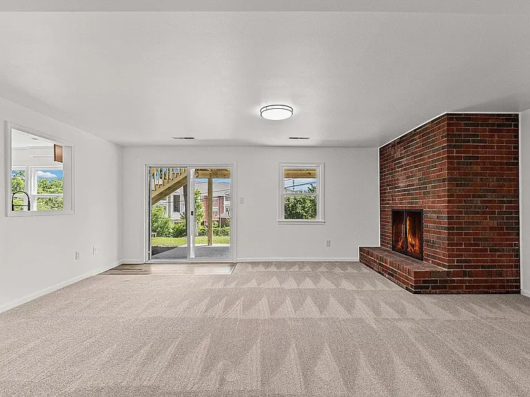 104 Defoe Ct — Photo 5