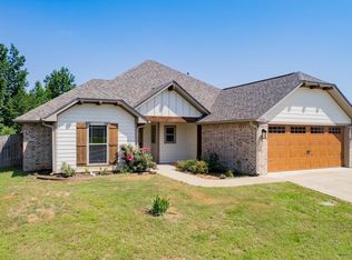326 Smith Cir, Lindale, TX 75771