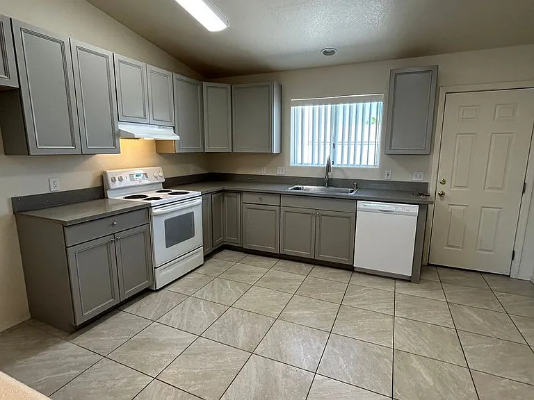 3289 Tolteca Dr — Photo 6