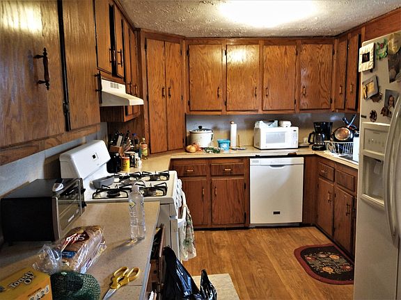 3rd image of 207 Private Road 3397