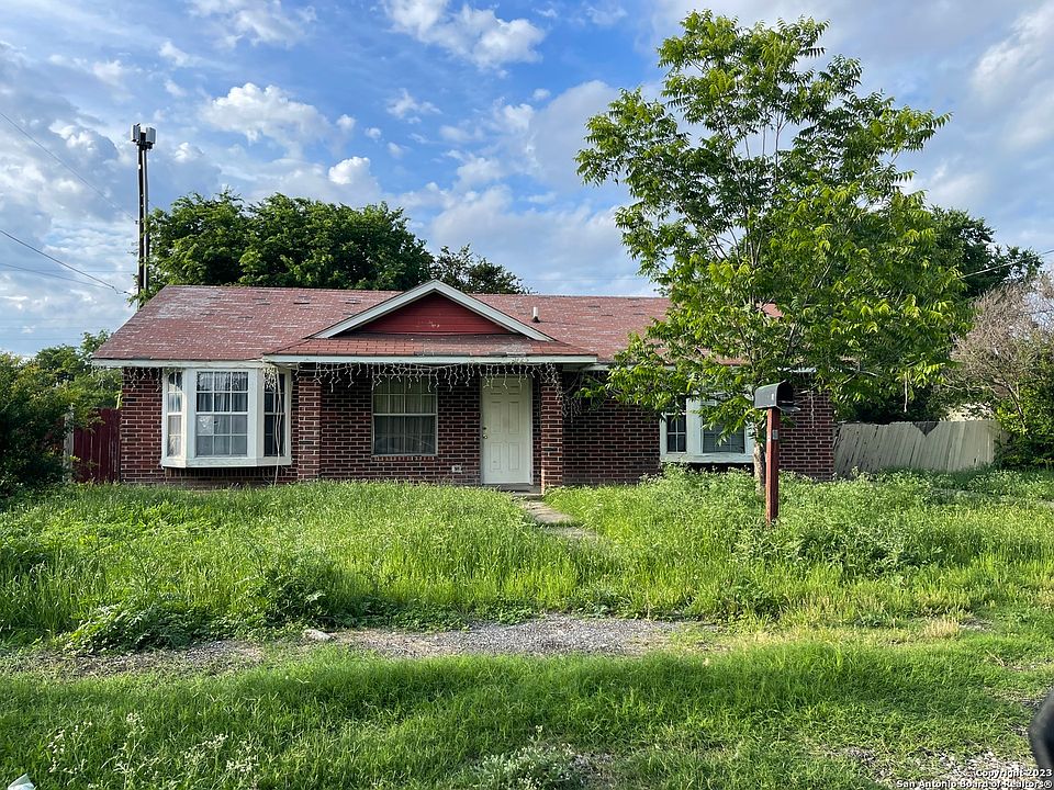 2nd image of 925 San Patricio St