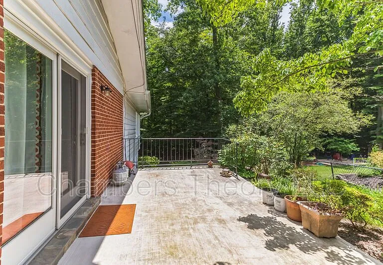 10211 Fox Ln — Photo 12