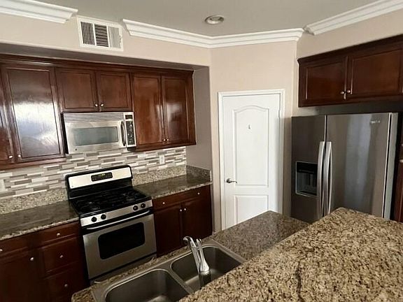 3rd image of 40171 Pasadena Dr