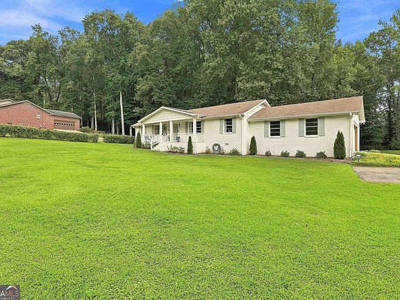 3rd image of 413 Lees Mill Rd