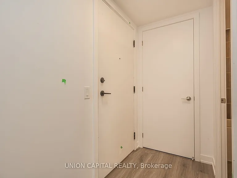 100 Queen St E #909 — Photo 2