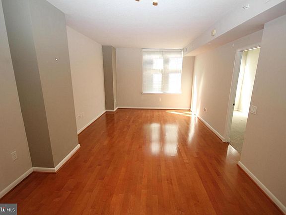 3rd image of 1021 N Garfield St APT 304