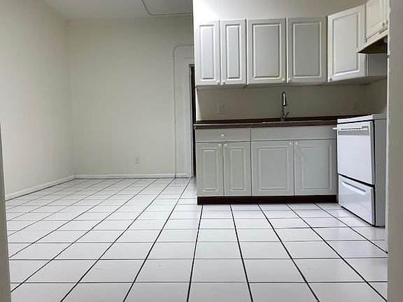 3rd image of 3619 Pennsylvania Ave #1F