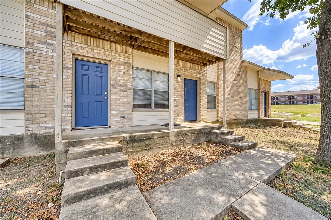 2 bed, 885 sqft, $1,100 — Photo 2
