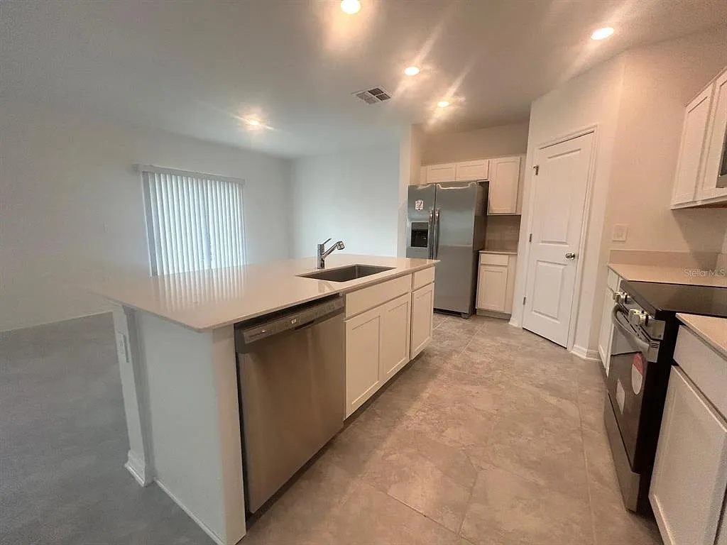 4 bed, 2.5 bath, 1879 sqft, $2,290 — Photo 4