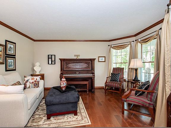 5th image of 6195 Castle Dr