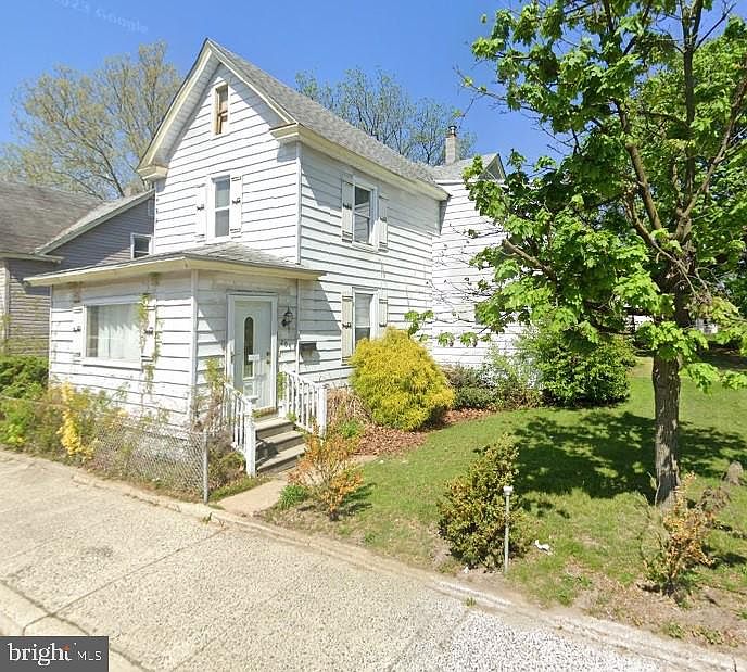1st image of 205 W Adams St