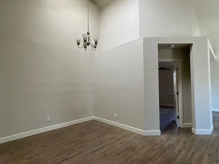 7016 N Thorne Ave — Photo 5