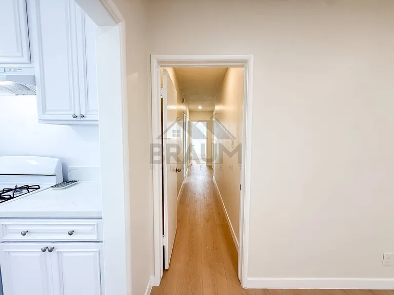 13129 OXNARD ST. — Photo 38