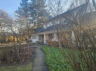 137 Oakdale Dr, Rochester, NY 14618