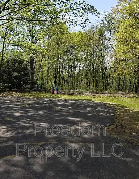242 N Main St — Photo 28