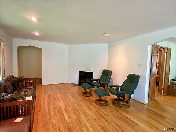 3rd image of 101 Revere Rd