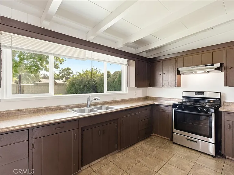 40861 Whittier Ave — Photo 5
