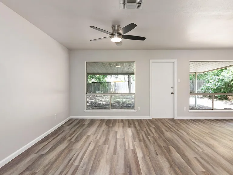 5915 Cliff Trail Dr — Photo 5