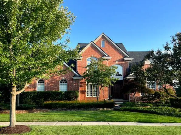 44211 Greenview Ln, Northville, MI 48168