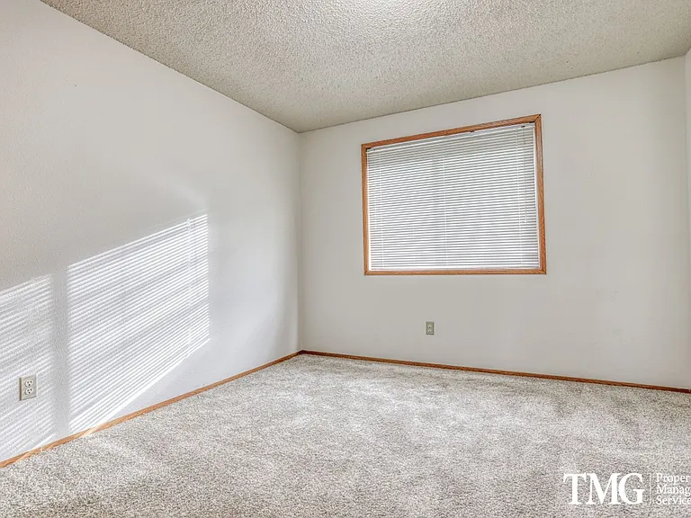 Royal Green Apartments — Photo 40