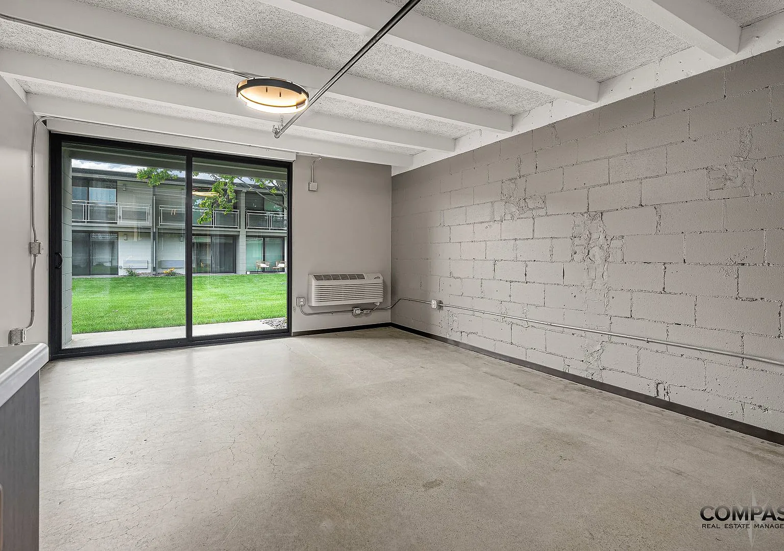 The Howard Apartments — Photo 3