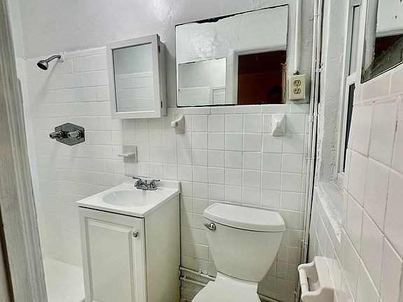 5th image of 726 Columbia St #1