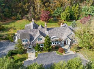 46 Morgan Dr, Old Westbury, NY 11568