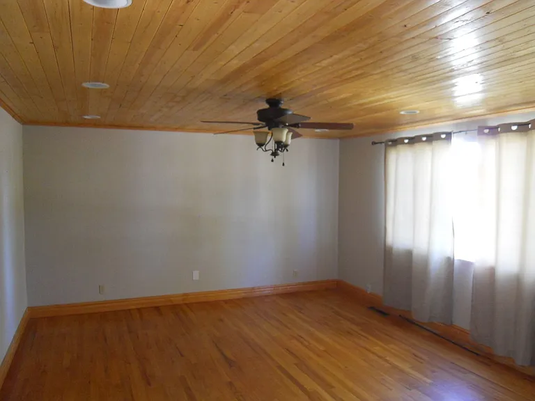 3808 Elmwood Cir — Photo 2