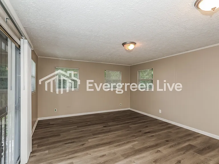 8258 Lexington Dr — Photo 10