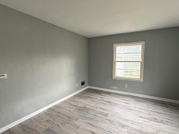 4th image of 5515 Plaza Dr