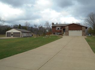 2973 329th Ave NW, Cambridge, MN 55008