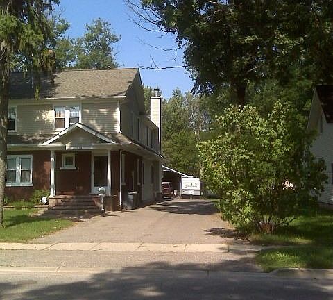 Front w/driveway