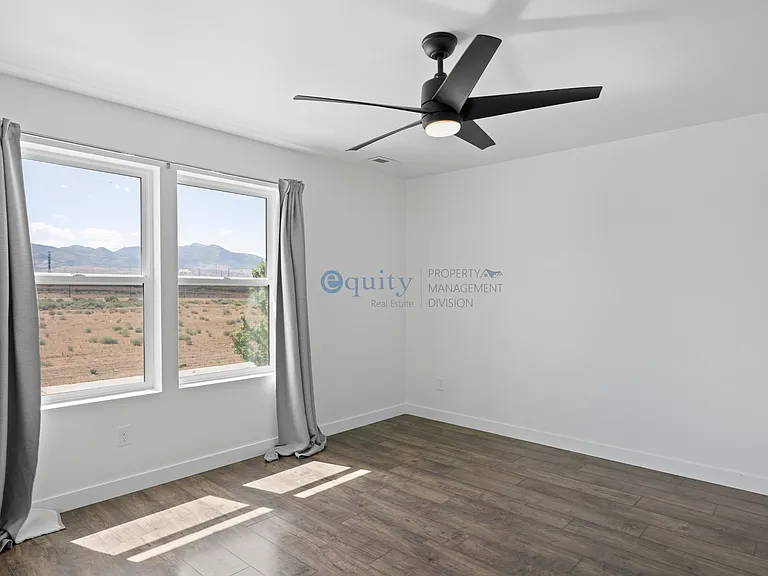 10539 S Liv Way — Photo 4