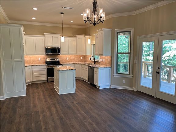 3rd image of 17 Dunbarton Dr