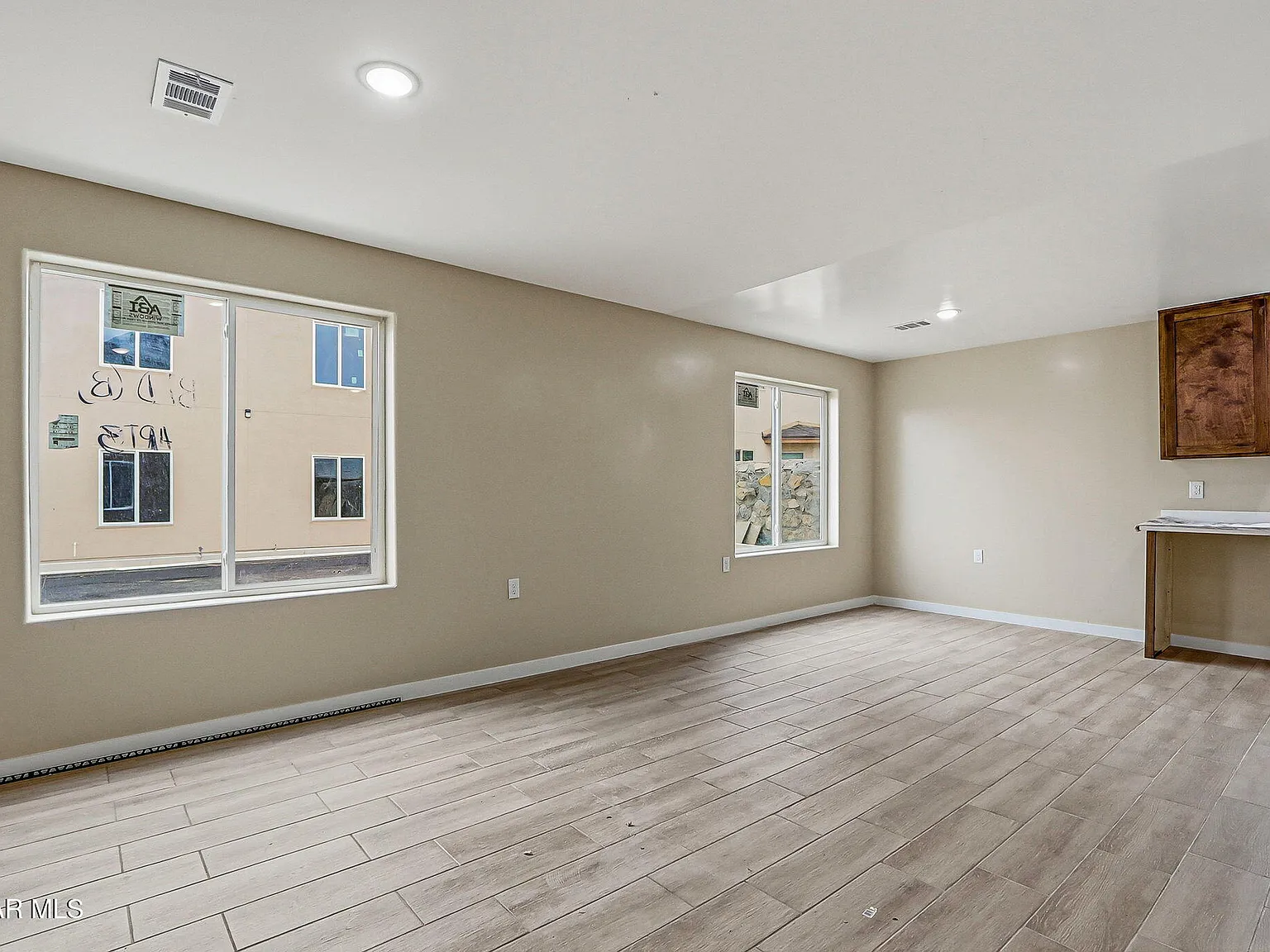 2 bed, 1.0 bath, 910 sqft, $1,250 — Photo 2