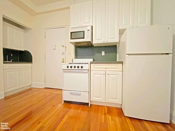 4th image of 245 W 75th St APT 2D