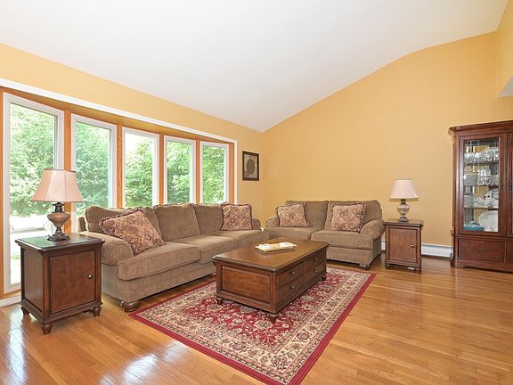 4th image of 99 Forest Dr