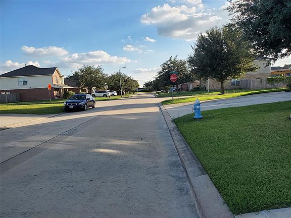 2nd image of 9306 Camelia Crest Ln