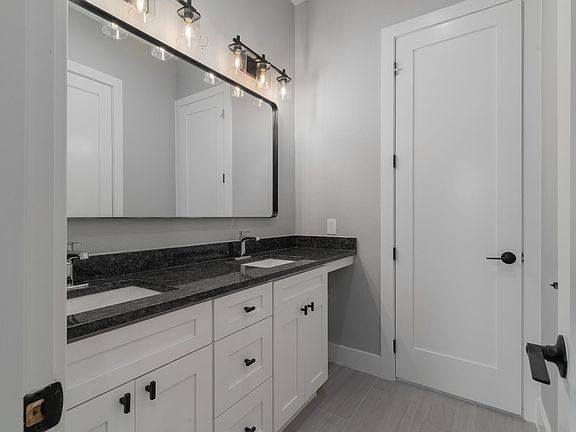 4th image of 2818 Chicago St