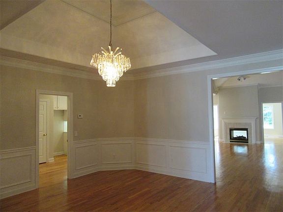 4th image of 2130 Glenhurst Dr