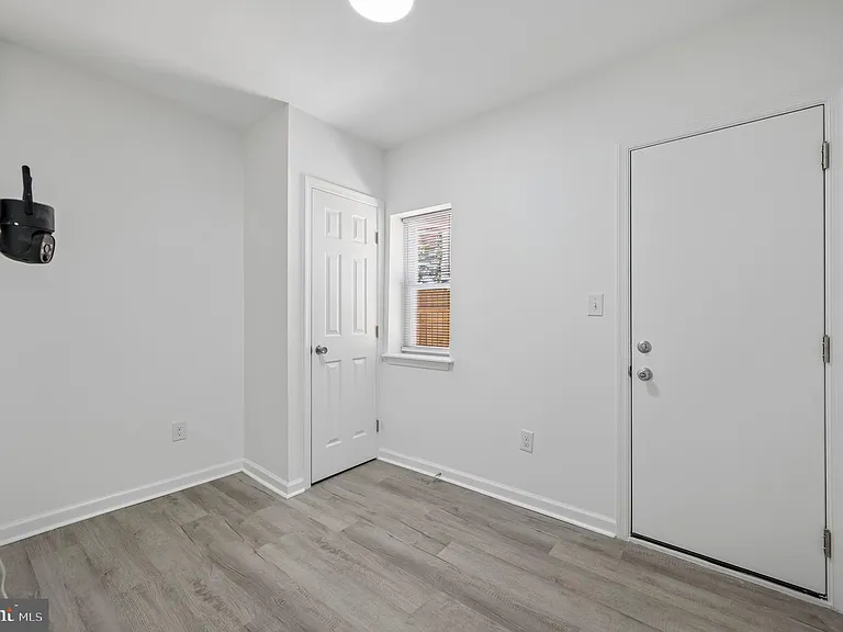 247 W Berkley St — Photo 6