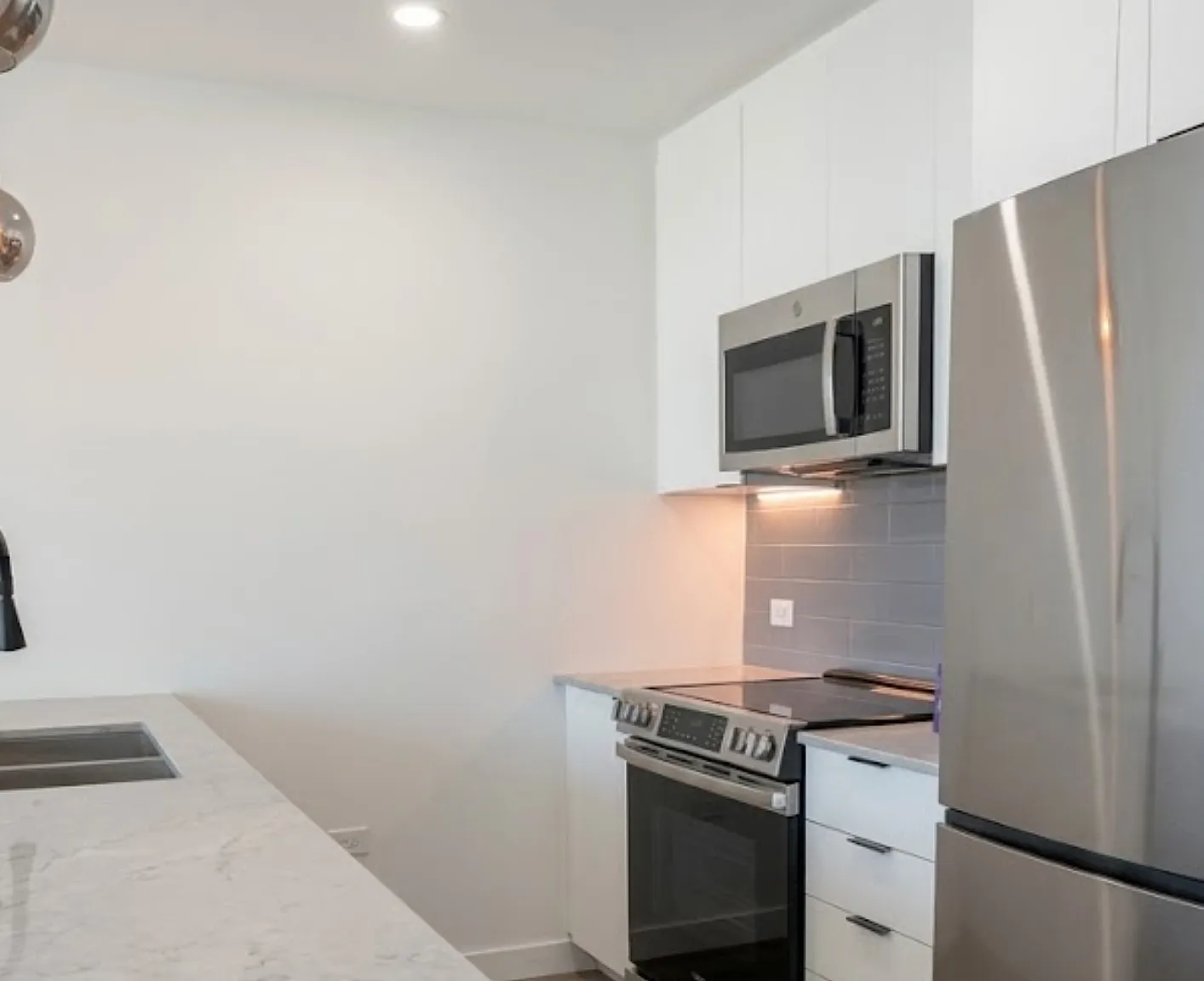 1 bed, 690 sqft, $2,240 — Photo 3