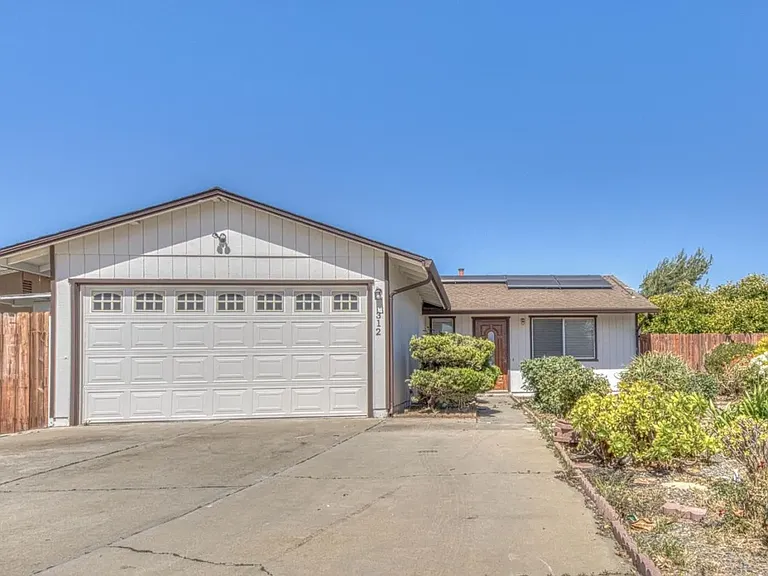 312 Grace Cir — Photo 1