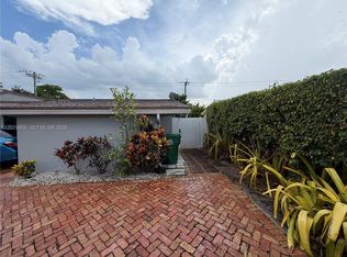 6830 SW 8th St, Pembroke Pines, FL 33023