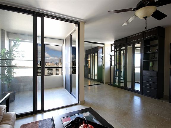 Dble sliding door. 18" Tile.