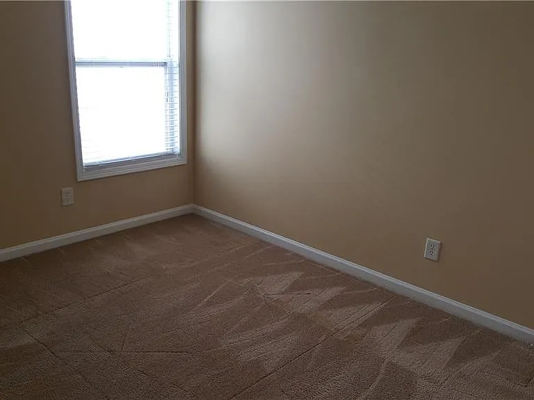 2036 Executive Dr — Photo 13