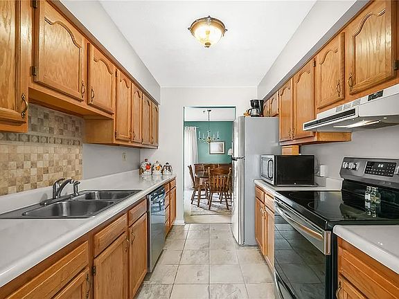 5th image of 208 Meadowview Dr