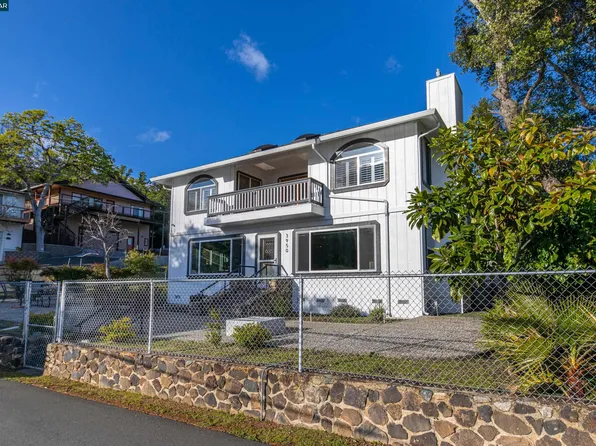 3950 Oakmont Dr, Clearlake, CA 95422